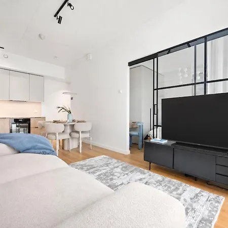 Korter New Designer 1br In Marati Kvartal With Patio